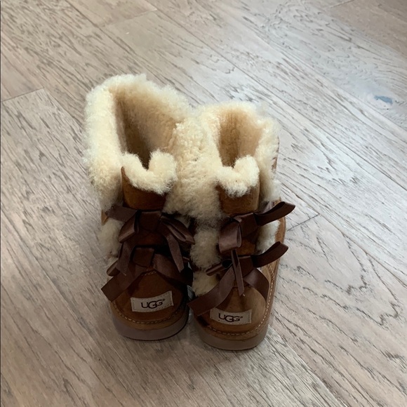 UGG Chestnut Shearling Boots with Satin Bows Size 6 - Picture 5 of 8